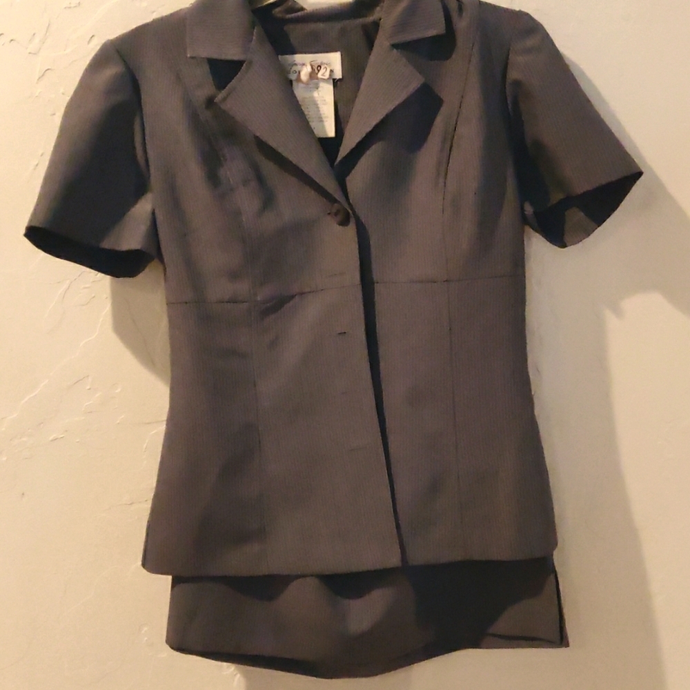 Skirt suit set.